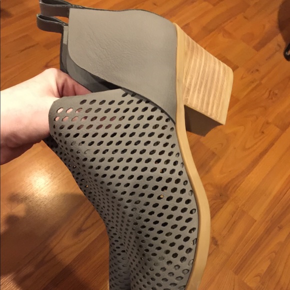 SOLD 🌈 New Dolce Vita Ankle Boots - Picture 11 of 14